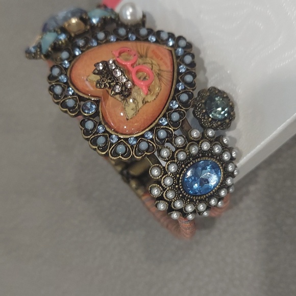 Betsey Johnson PRINCESS KITTY HINGED BRACELET - Picture 4 of 11